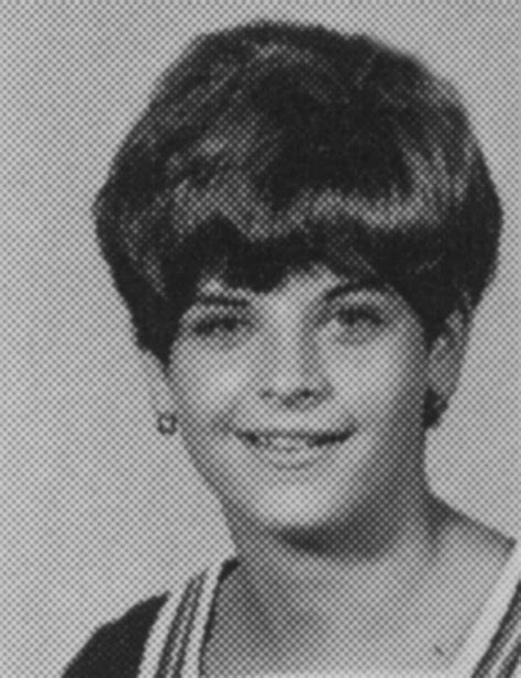 16 Photos of Kirstie Alley When She Was Young